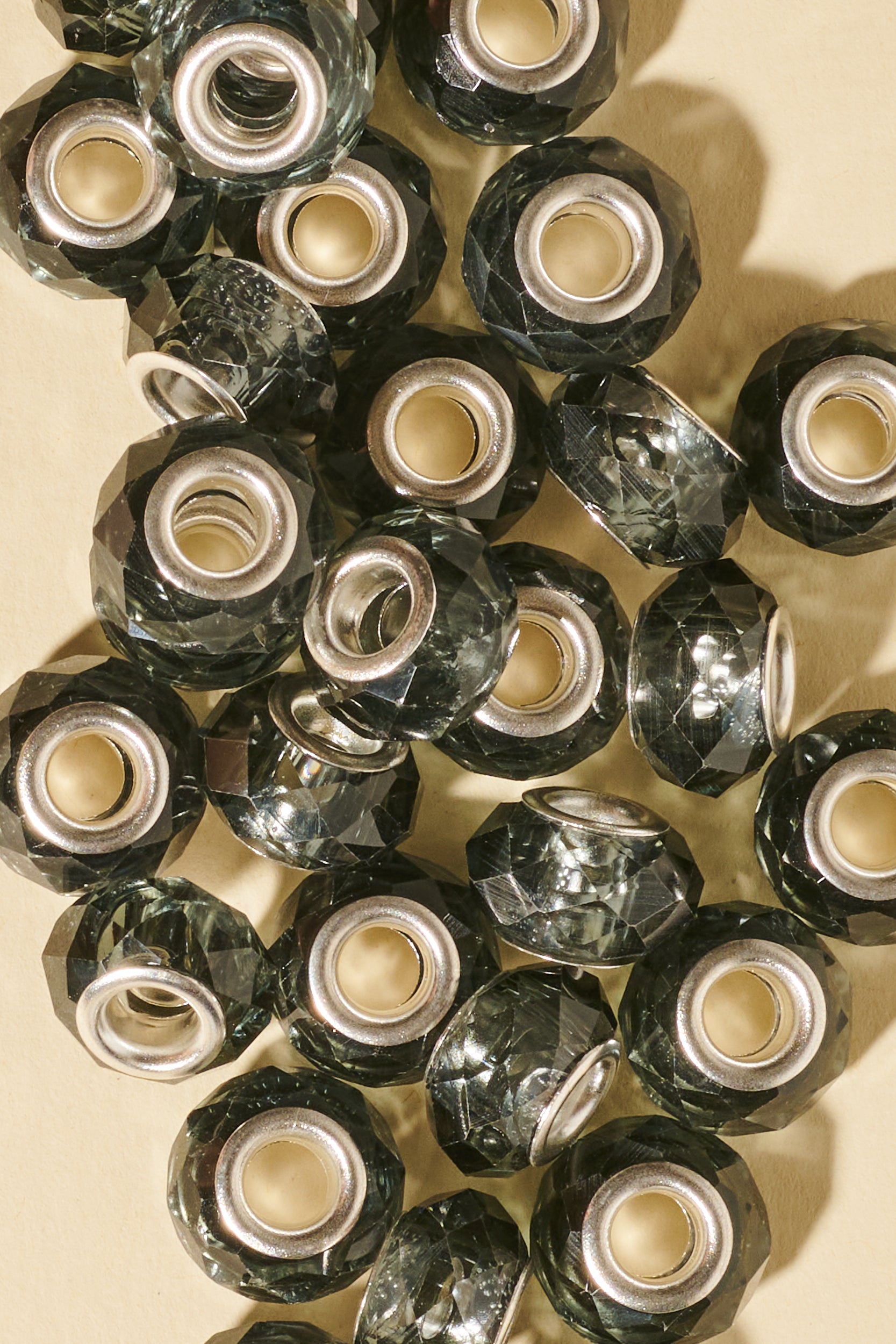 Dreadlock beads - Shufizoo -
Transparent Black Beads