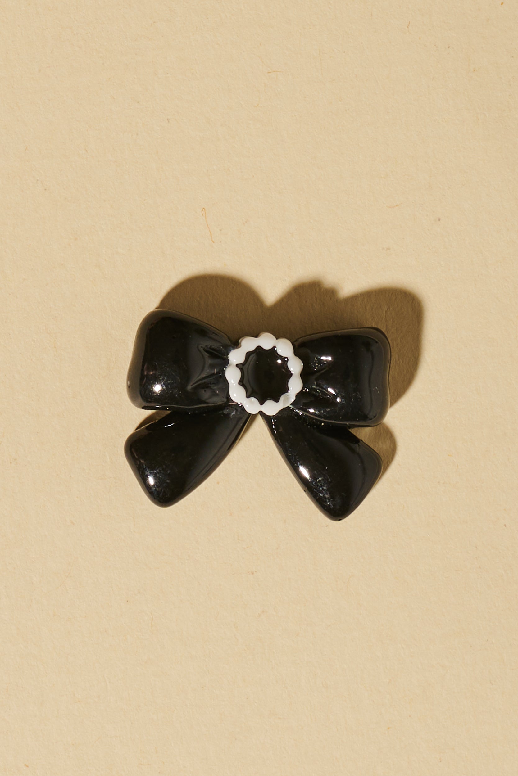 Magic Braids Charms - Shufizoo -
Black and white bow tie