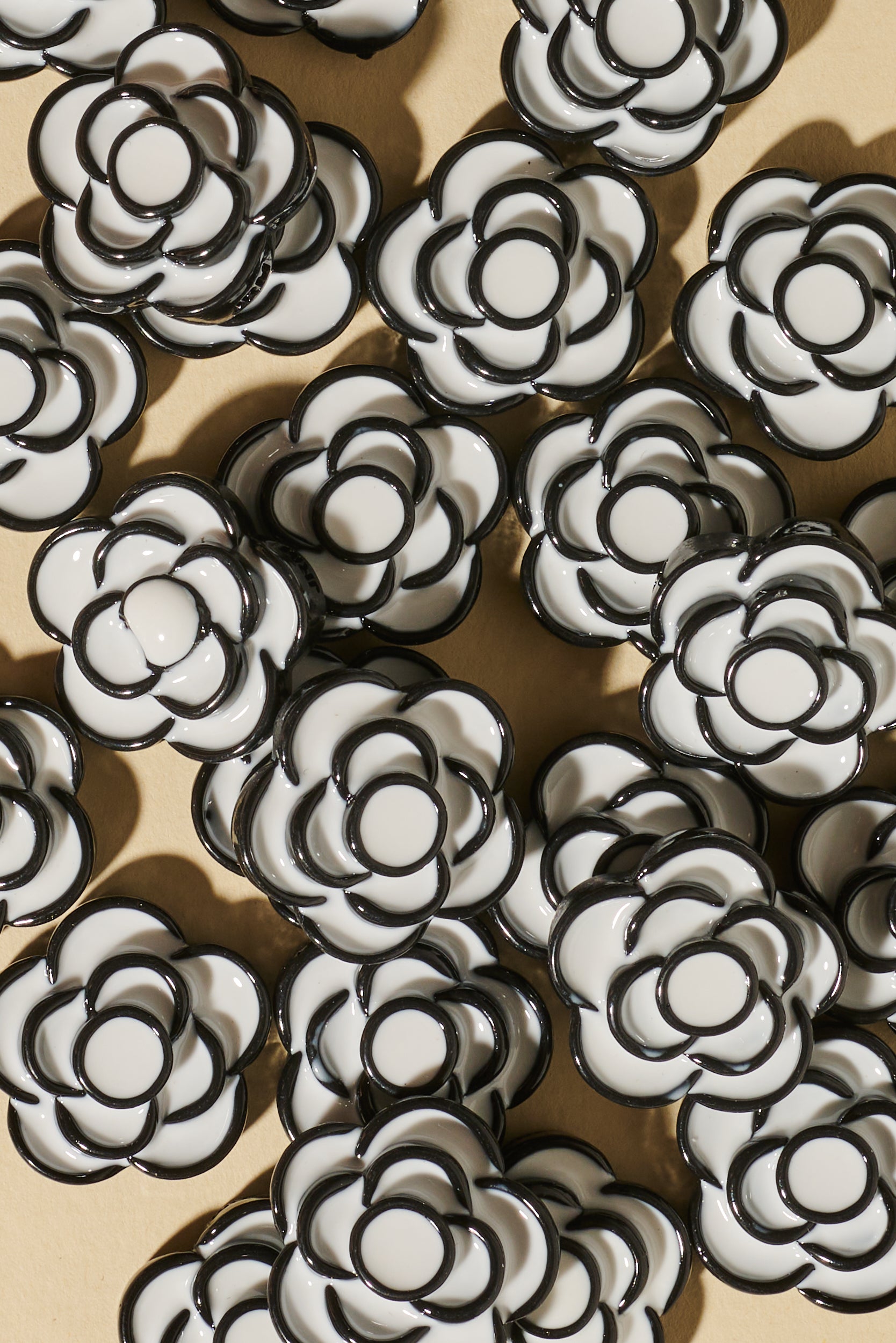 Magic Braids Charms - Shufizoo -
white roses