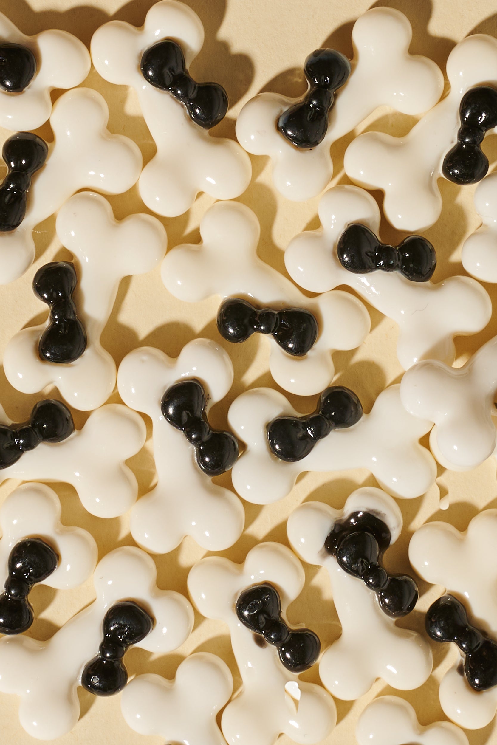 Magic Braids Charms - Shufizoo - White Bone with a Black Bow