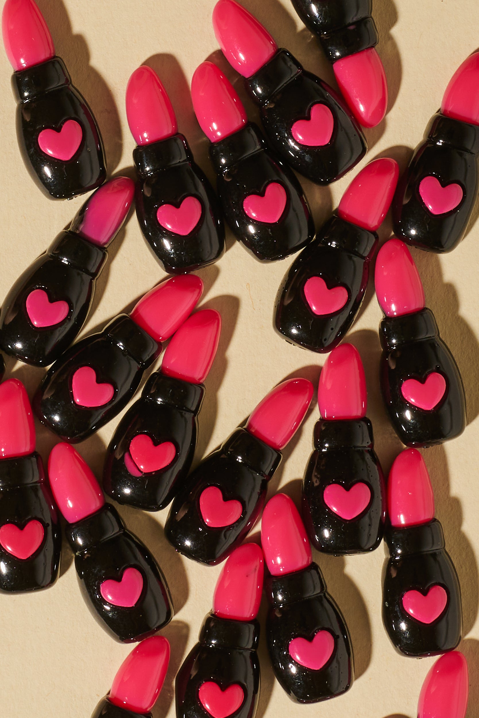 Magic Braids Charms - Shufizoo -
black and pink Lipstick