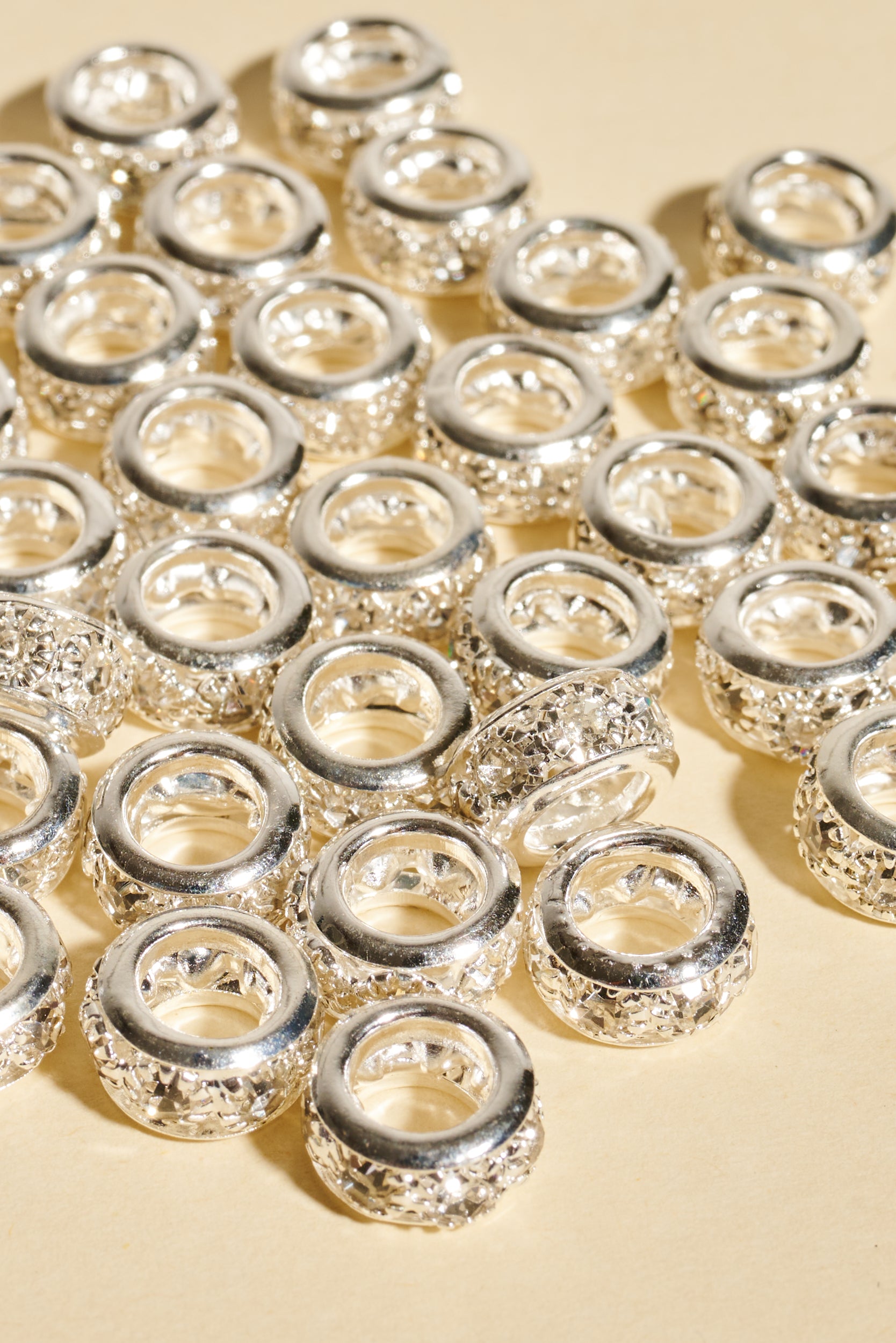 Dreadlock beads - Shufizoo -
Zircons on a Silver Background