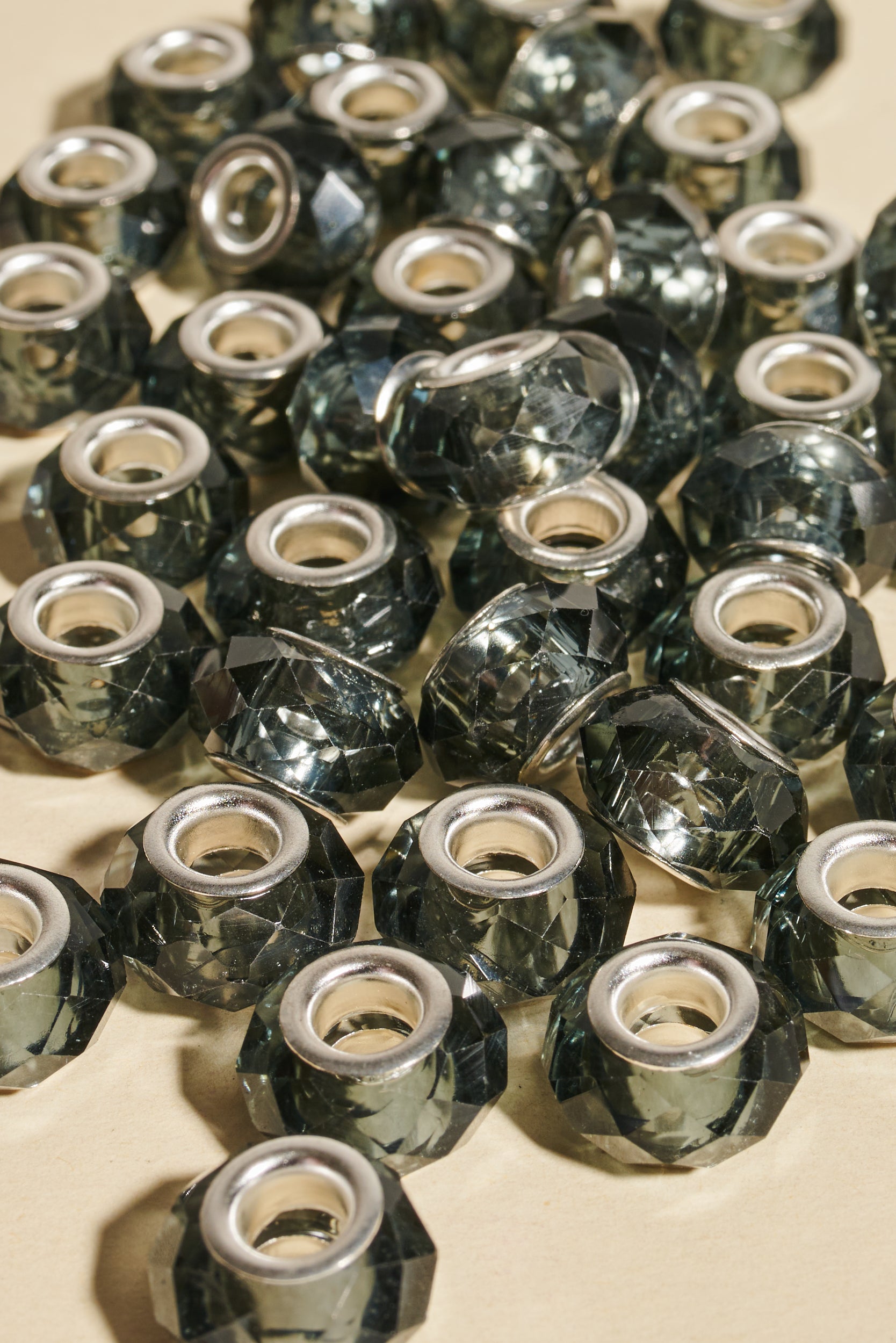 Dreadlock beads - Shufizoo -
Transparent Black Beads