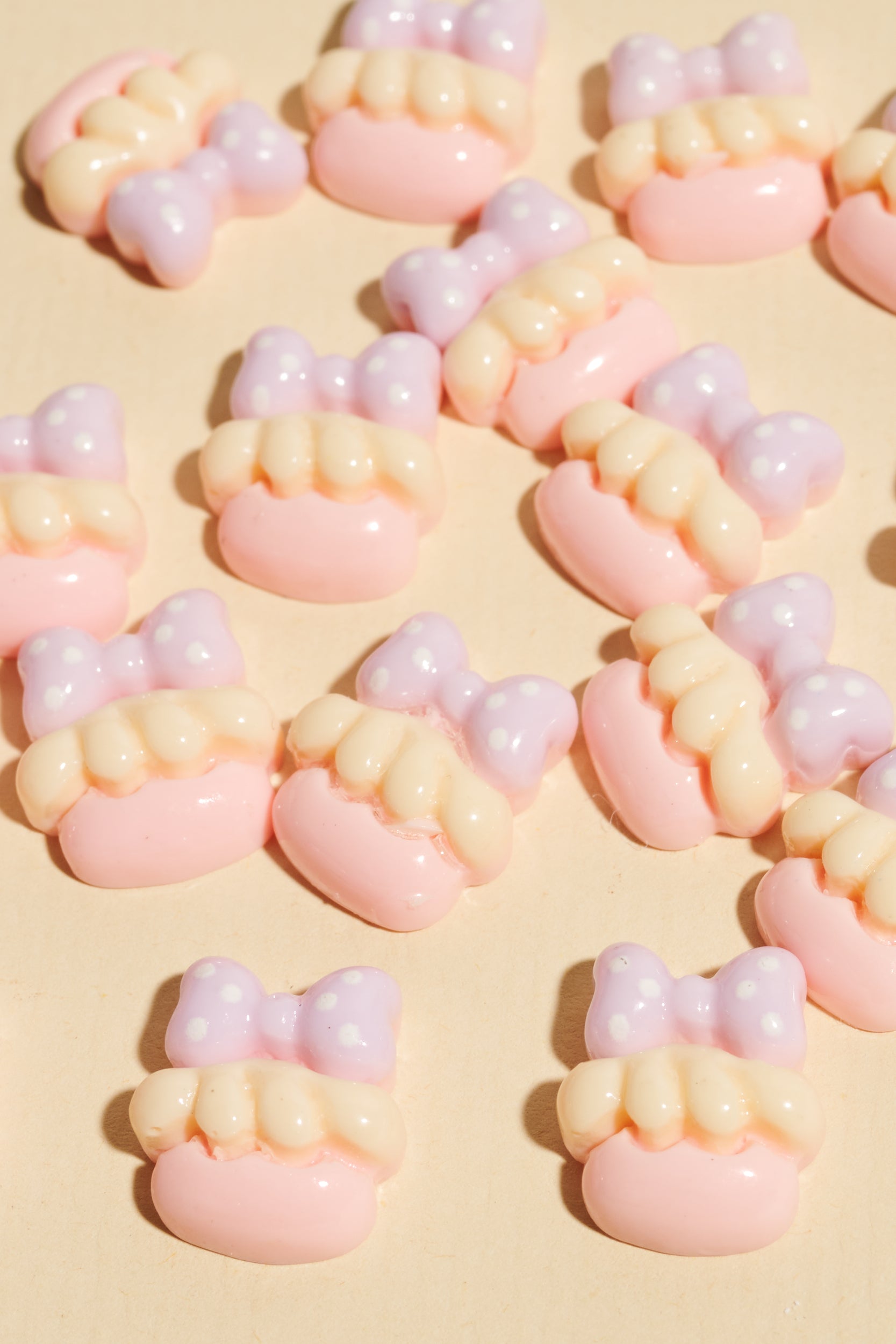 Magic Braids Charms - Shufizoo - Blonde Girl’s Face with a Pink Bow