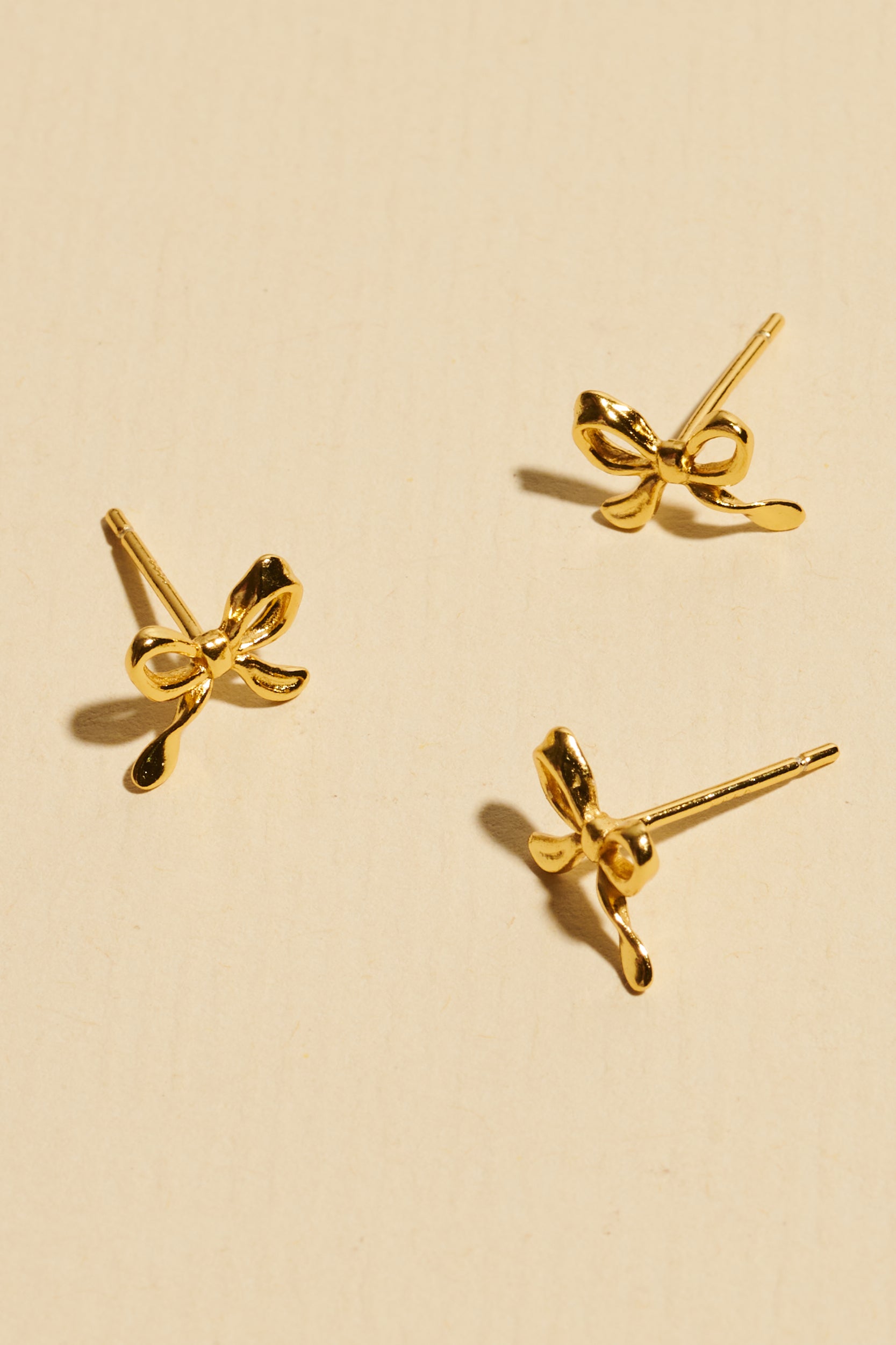 Braids decorations - Shufizoo - Elegant Gold Earrings in a Unique Bow Shape