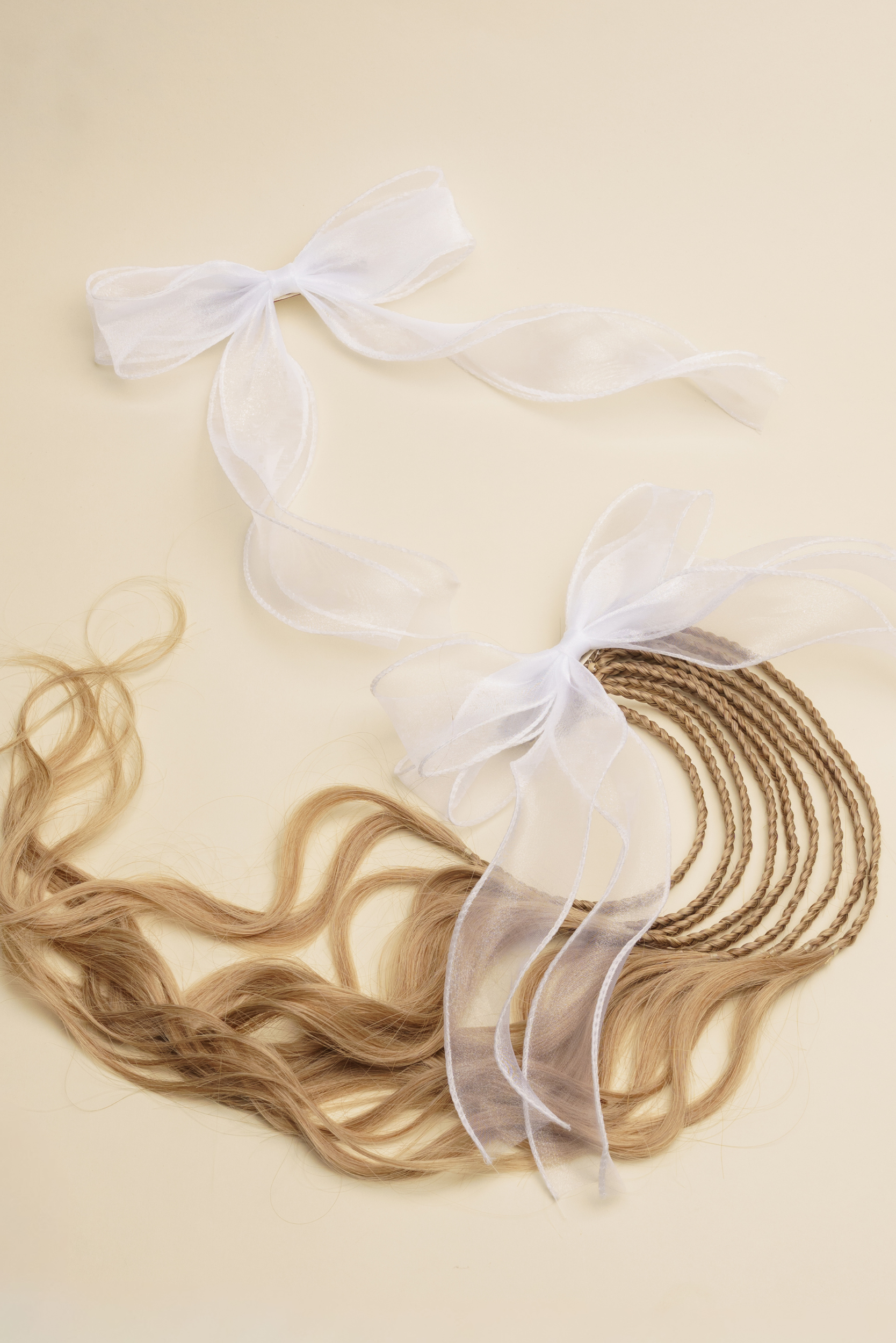 Set On Bow From The White Collection