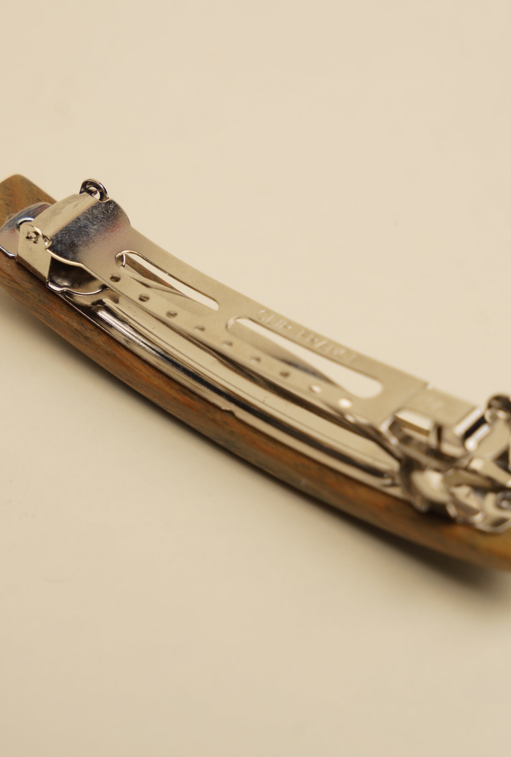 Set On Wooden Clips