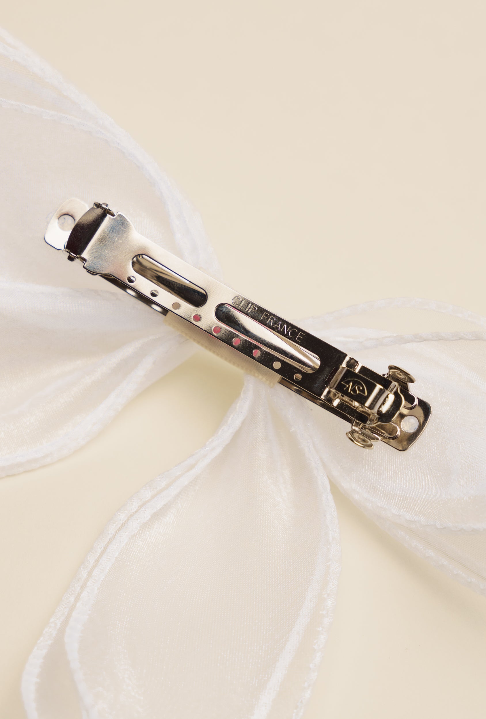 Set On Bow From The White Collection